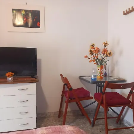 Al Chiaro Di Luna فندق مبيت وإفطار تارانتو